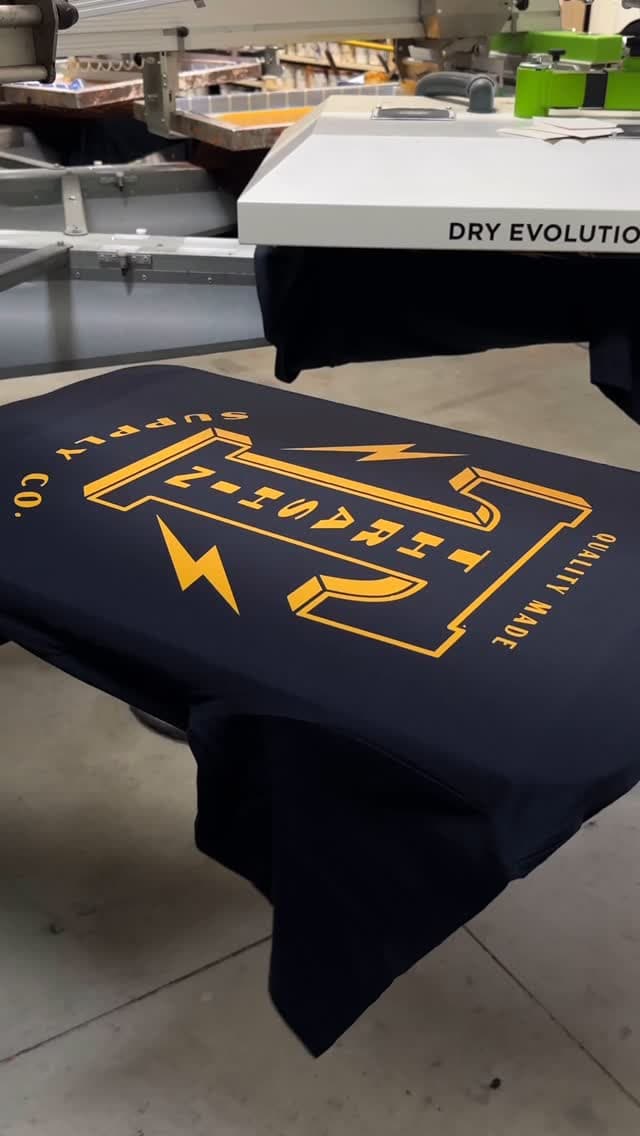 A classic @thrashinsupply print ⚡️ Hit us up to make your visions become reality ❤️‍🔥 . . . #customshirts #screenprinting #ma...