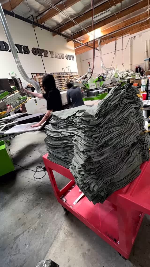 No job is too big or too small, we got you covered 🎨 Click the link in our bio & print with us today ! 🔗 #screenprinting #man...
